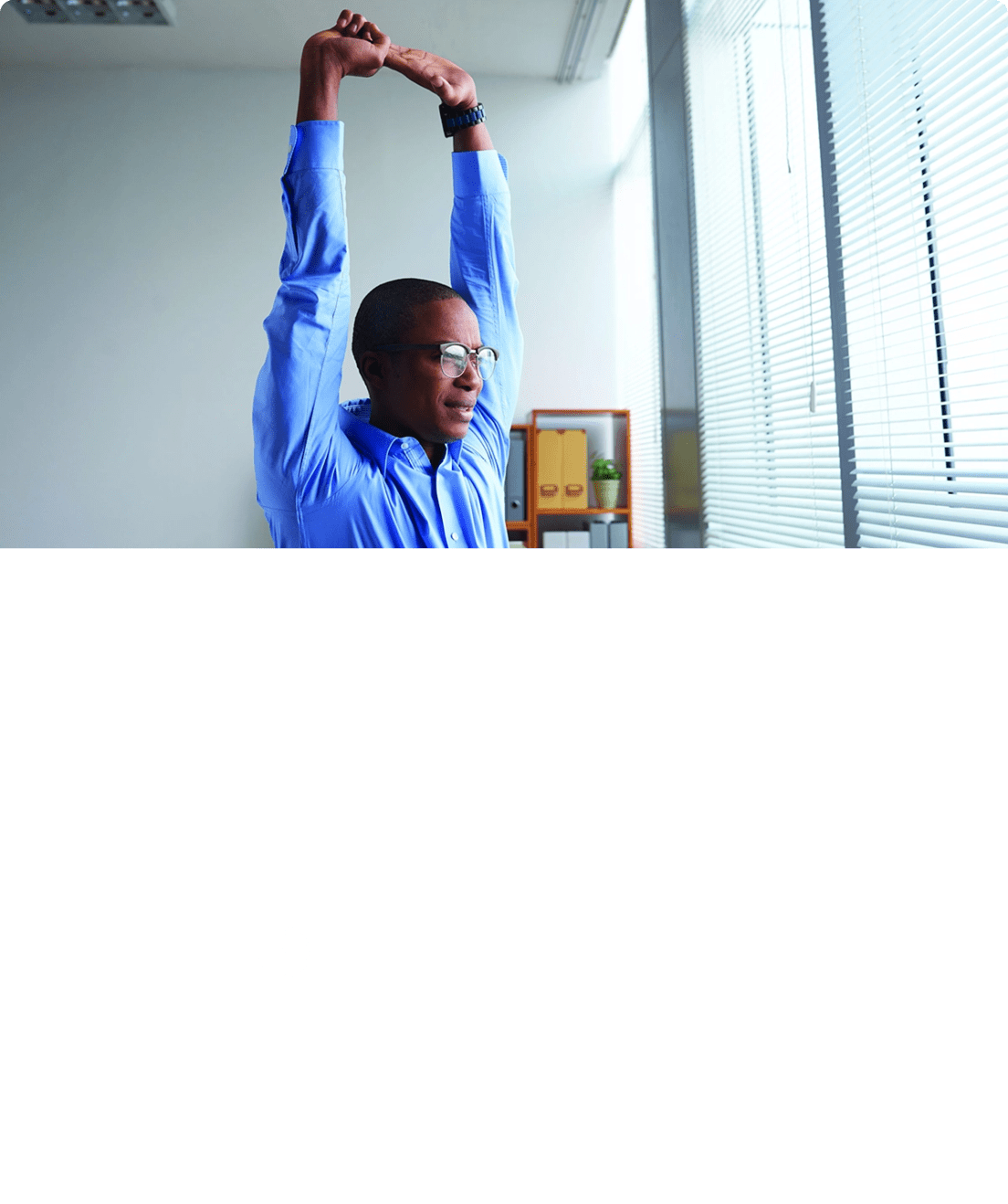 Stretching des paules ! La bonne position : assis.E ou debout. L ve les  paules aussi haut que possible vers les ore...